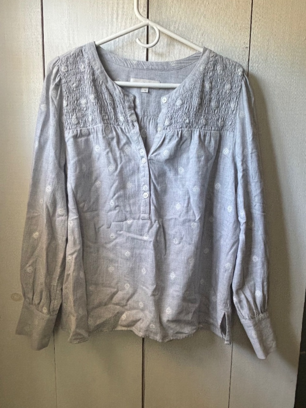 Woman’s grey loft long sleeve blouse